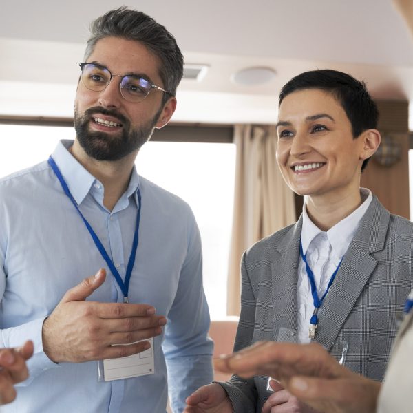 pessoas-que-participam-evento-de-negocios